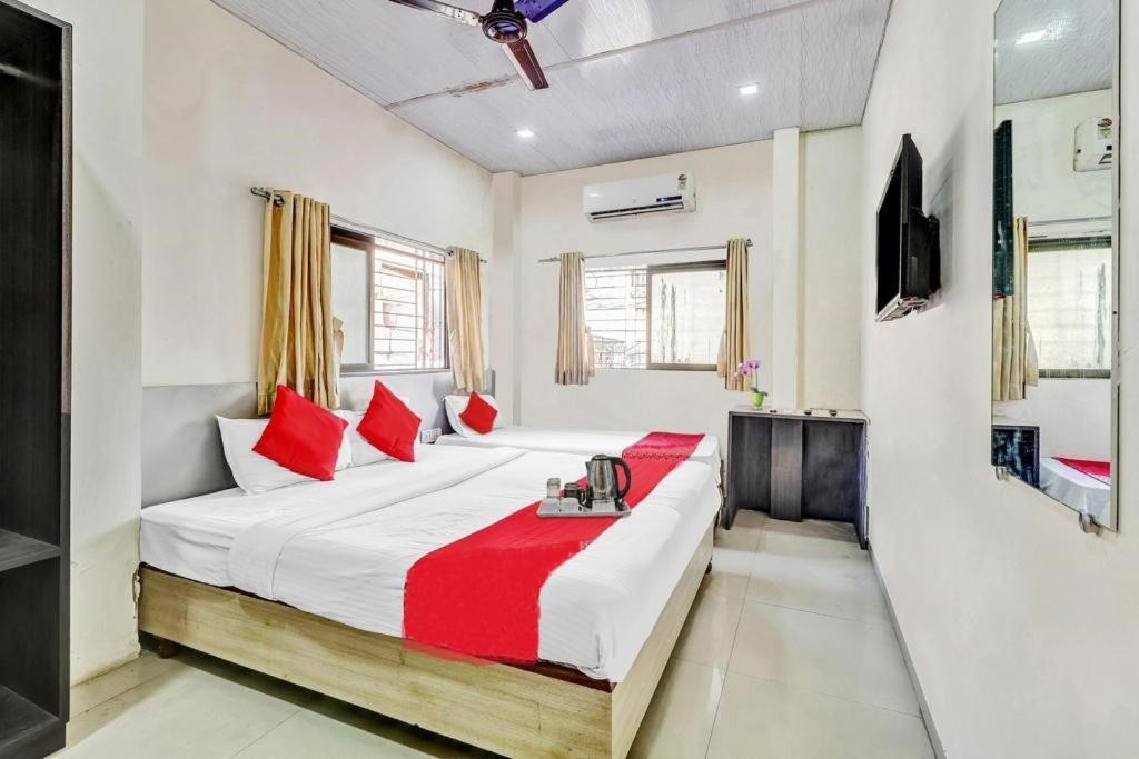 Hotel Kailash Park- Near International Airport مومباي المظهر الخارجي الصورة