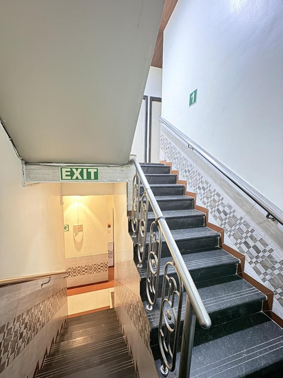 Hotel Kailash Park- Near International Airport مومباي المظهر الخارجي الصورة