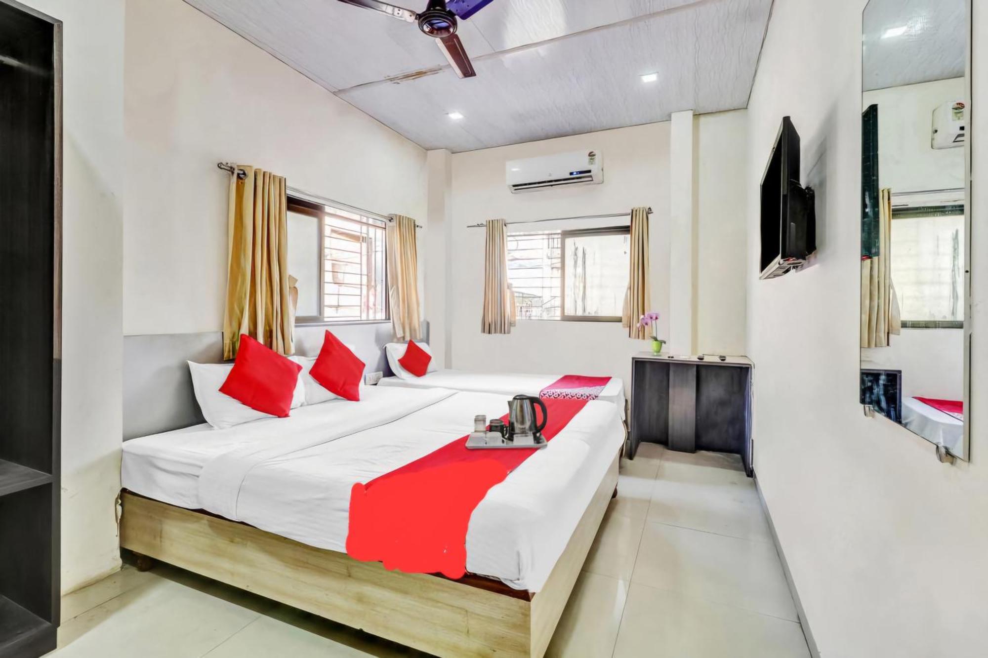 Hotel Kailash Park- Near International Airport مومباي المظهر الخارجي الصورة