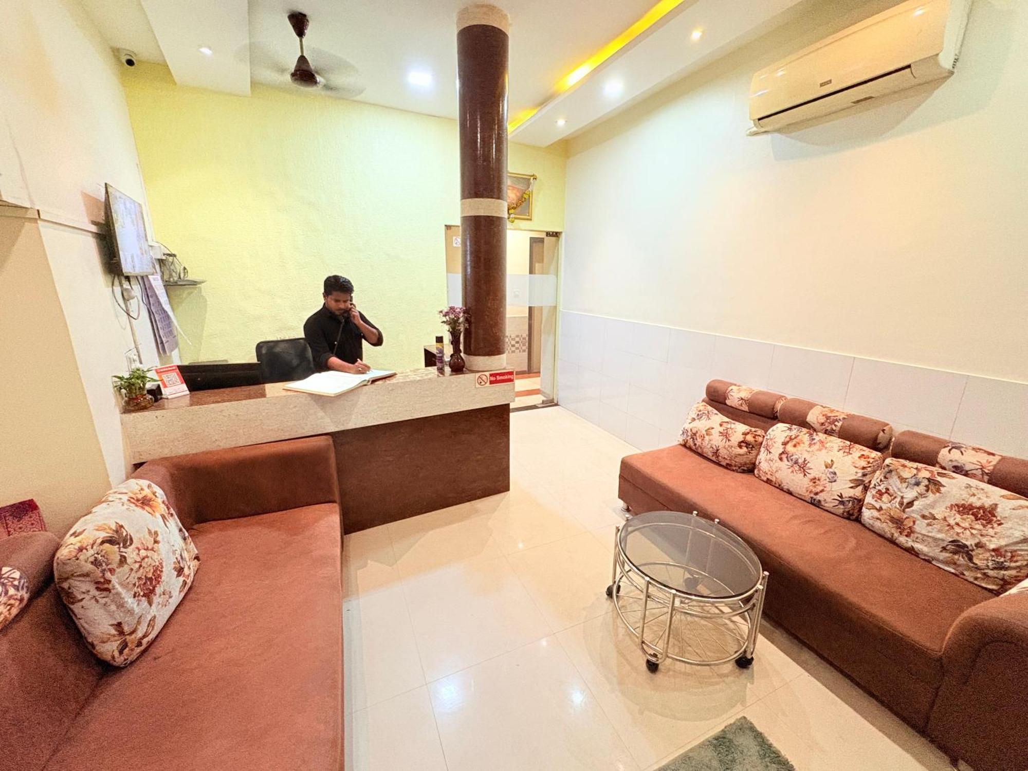Hotel Kailash Park- Near International Airport مومباي المظهر الخارجي الصورة