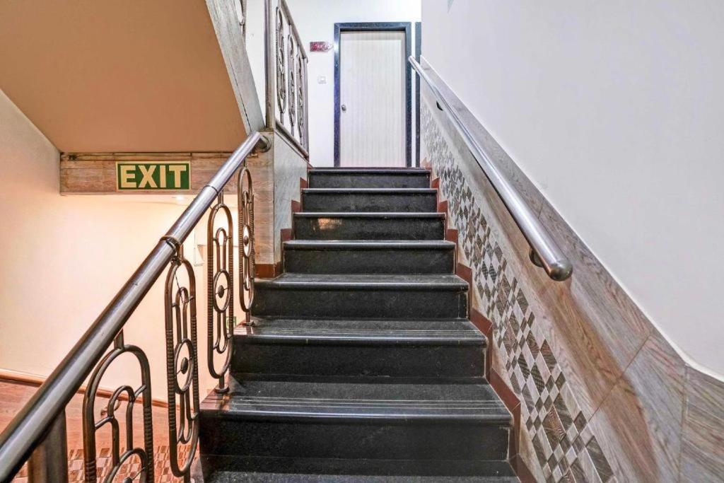 Hotel Kailash Park- Near International Airport مومباي المظهر الخارجي الصورة