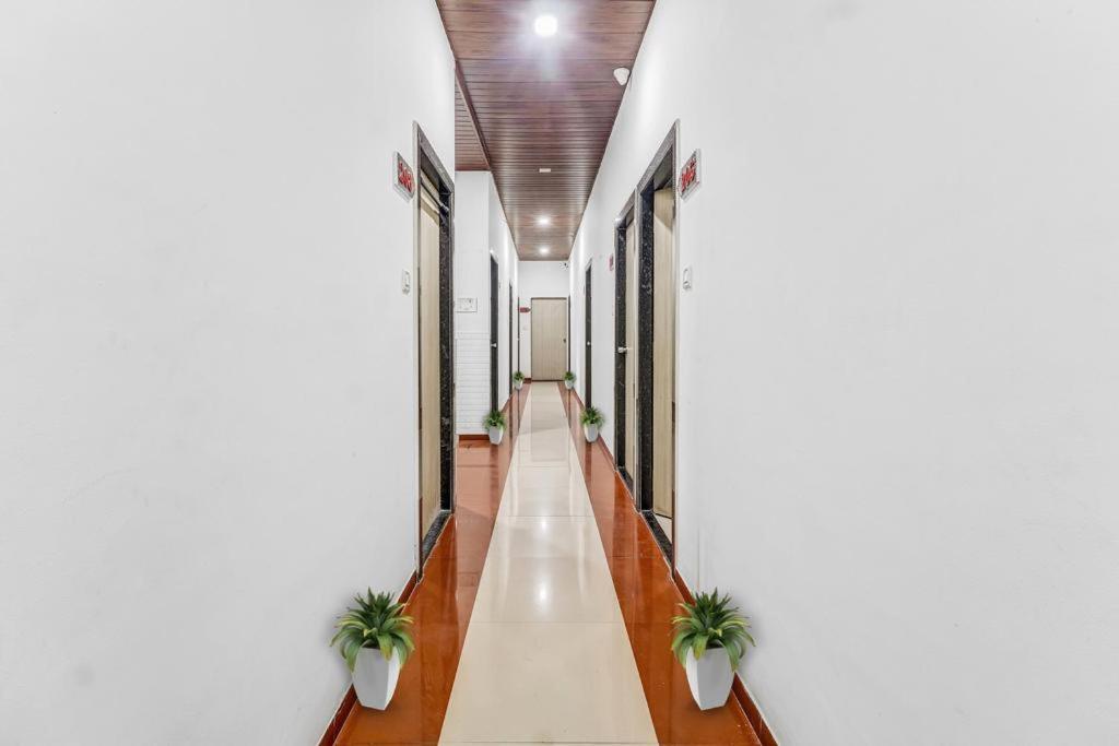 Hotel Kailash Park- Near International Airport مومباي المظهر الخارجي الصورة