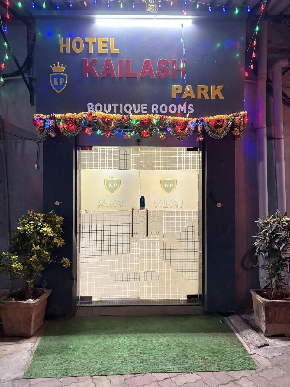 Hotel Kailash Park- Near International Airport مومباي المظهر الخارجي الصورة