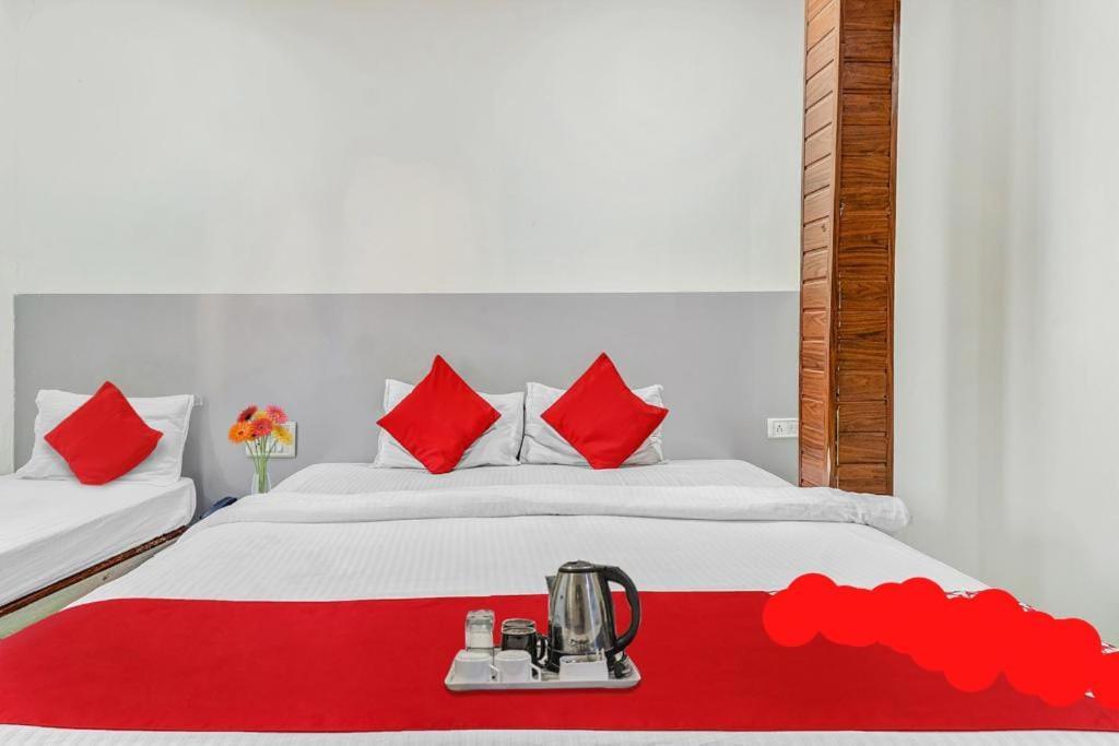 Hotel Kailash Park- Near International Airport مومباي المظهر الخارجي الصورة